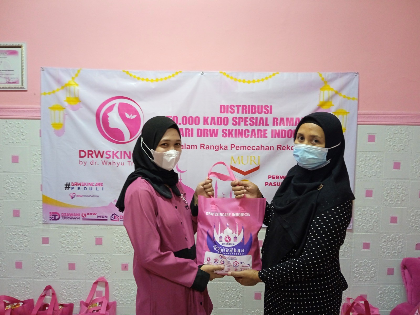 DRW Skincare Bagikan 30 Ribu Kado Ramadhan Ke Seluruh Indonesia melalui para Beauty Consultant