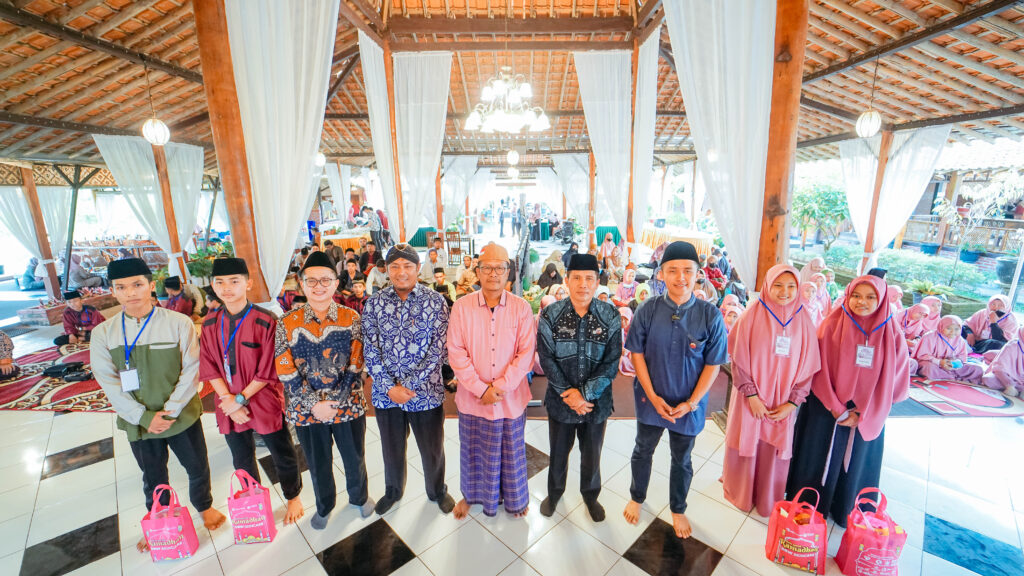 dr. Wahyu Triasmara, DRW Skincare adakan Buka Bersama Santri Pengahafal Al-Qur'an di Kulon Progo