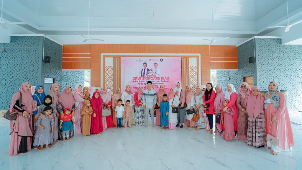 dr. Wahyu Triasmara bersama para Beauty Consultant DRW Skincare Riau